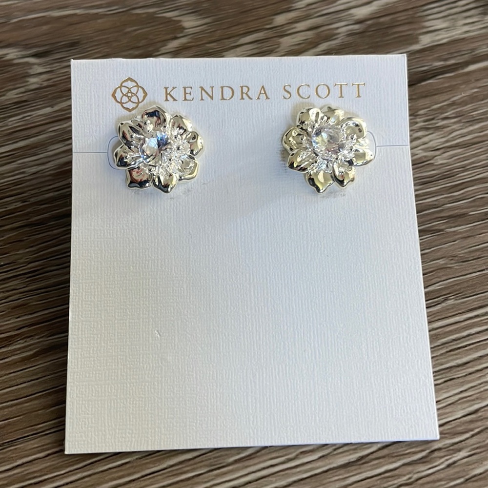 NWT Kendra Scott Cameron Bright Silver Floral Stud Earrings